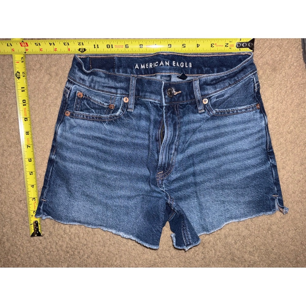 American Eagle Strigid Relaxed Shorts Dark Wash Raw Hem Denim Women 0 T03-25 - Picture 2 of 9